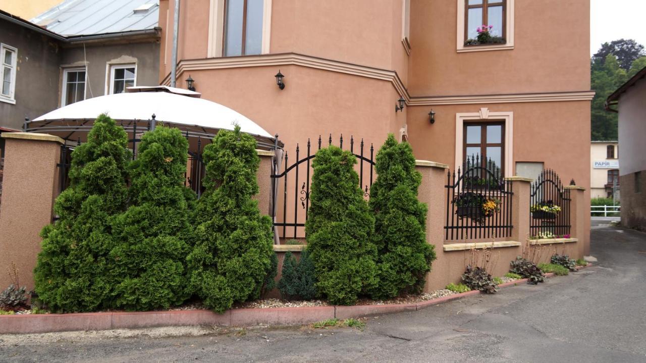 U Salonu Virginia Appartement Česká Kamenice Buitenkant foto
